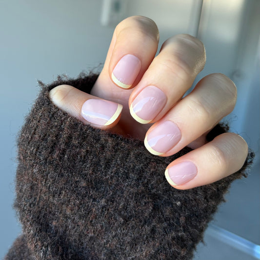 Candy Claws bon bon (extra-short) reusable press-on nails. Salon quality. Non-damaging. Easy to apply & remove. Professional finish at home.